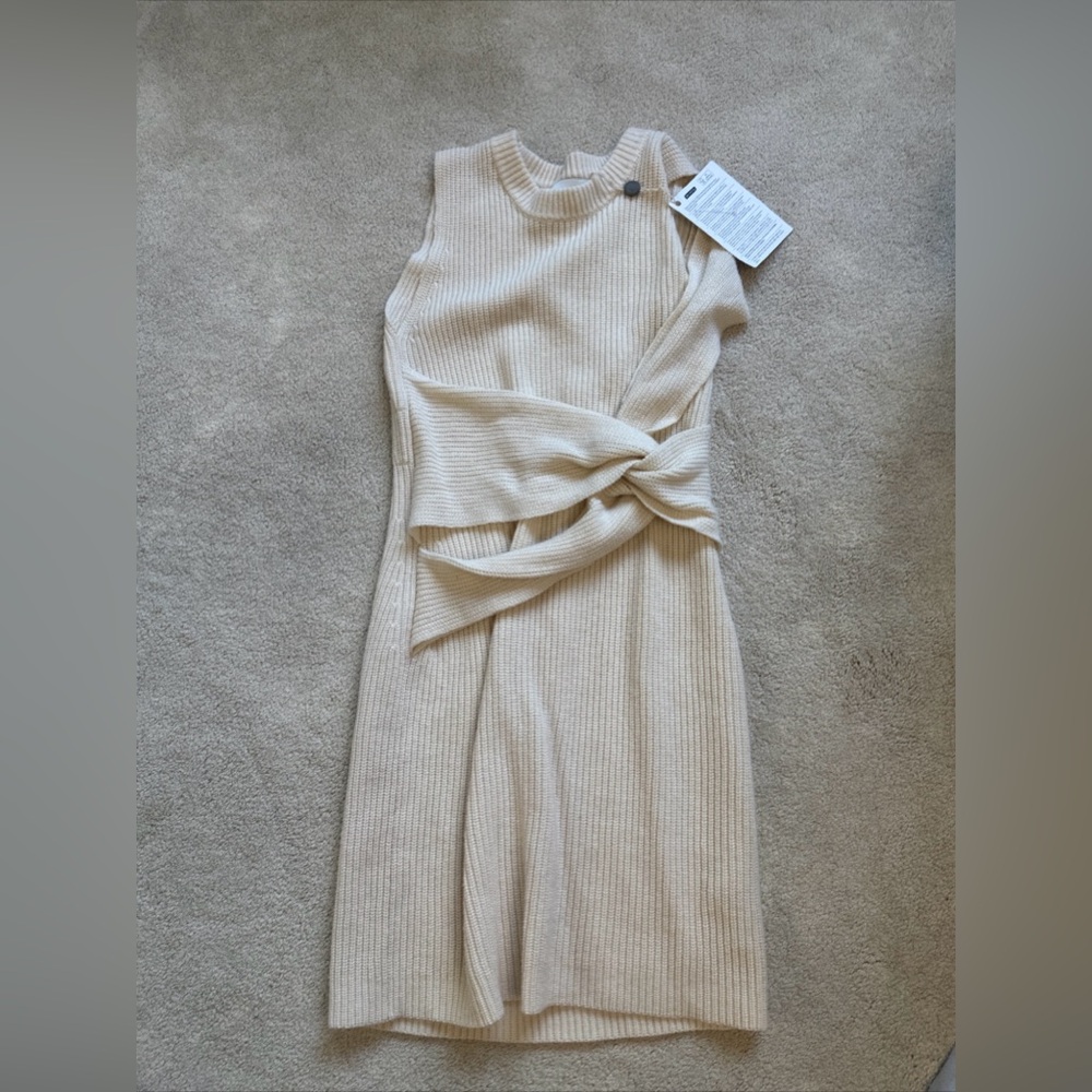 White knitted dress